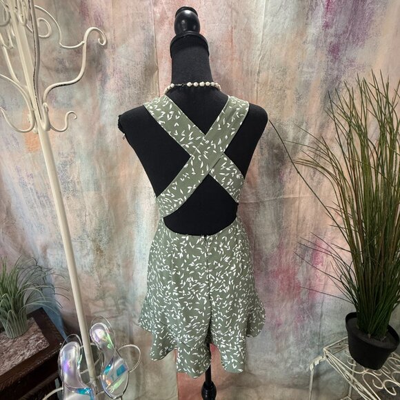 📌Twenty Ten Wear It Your Way Sexy Flirty Floral Romper with Beautiful Backside - Picture 2 of 16